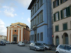 La chiesa di Santa Cristina e il Palazzo Giuli sulla destra